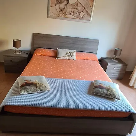 Charme In Ачи Костелло